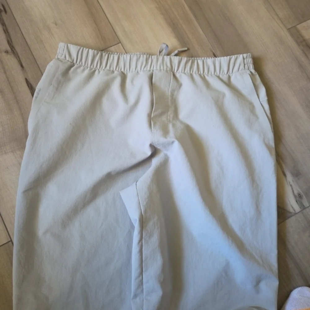 Lululemon Men's Classic Gray Pants